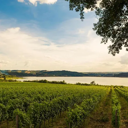 Сasa de vacaciones Lovely In Montebuono With Wifi